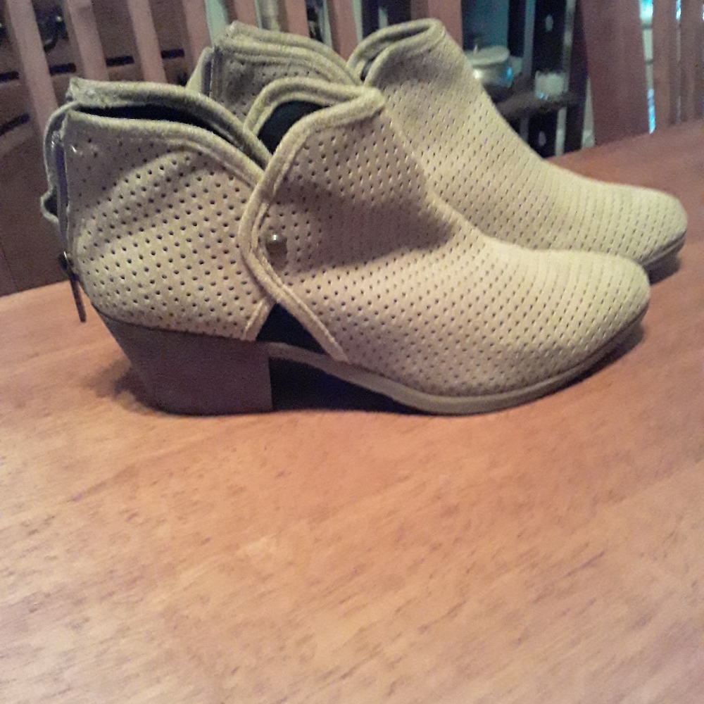 Suede mini zipper boots